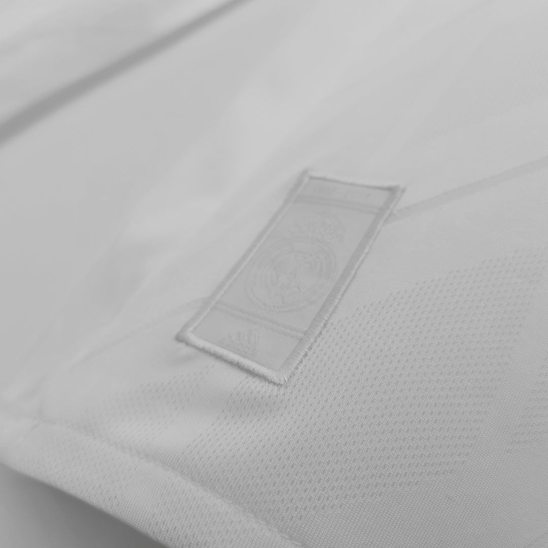 Maillot de football rétro à manches longues domicile du Real Madrid 2017/18