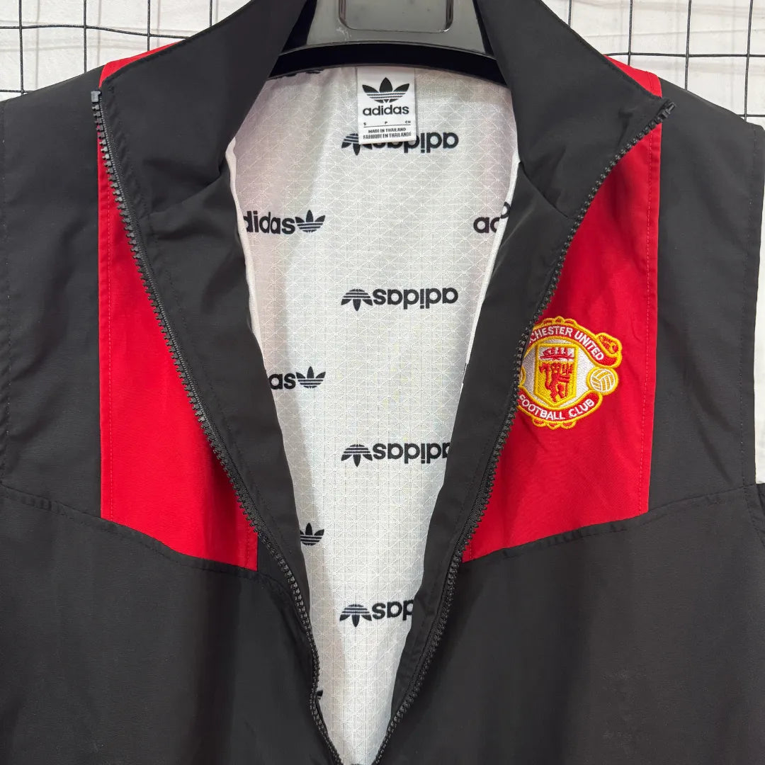 Manchester United EQT Windbreaker Jacket Black 2026/27