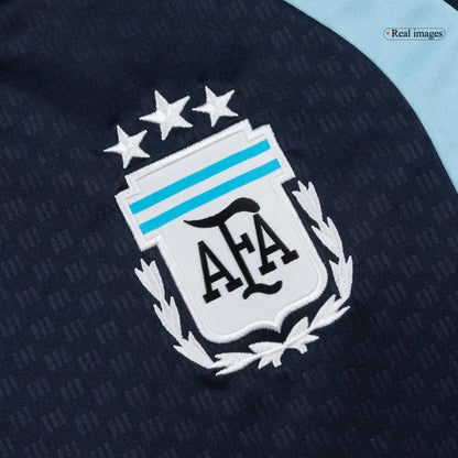 Maillot de football d'avant-match de l'Argentine pour la Coupe du Monde 2026, bleu marine