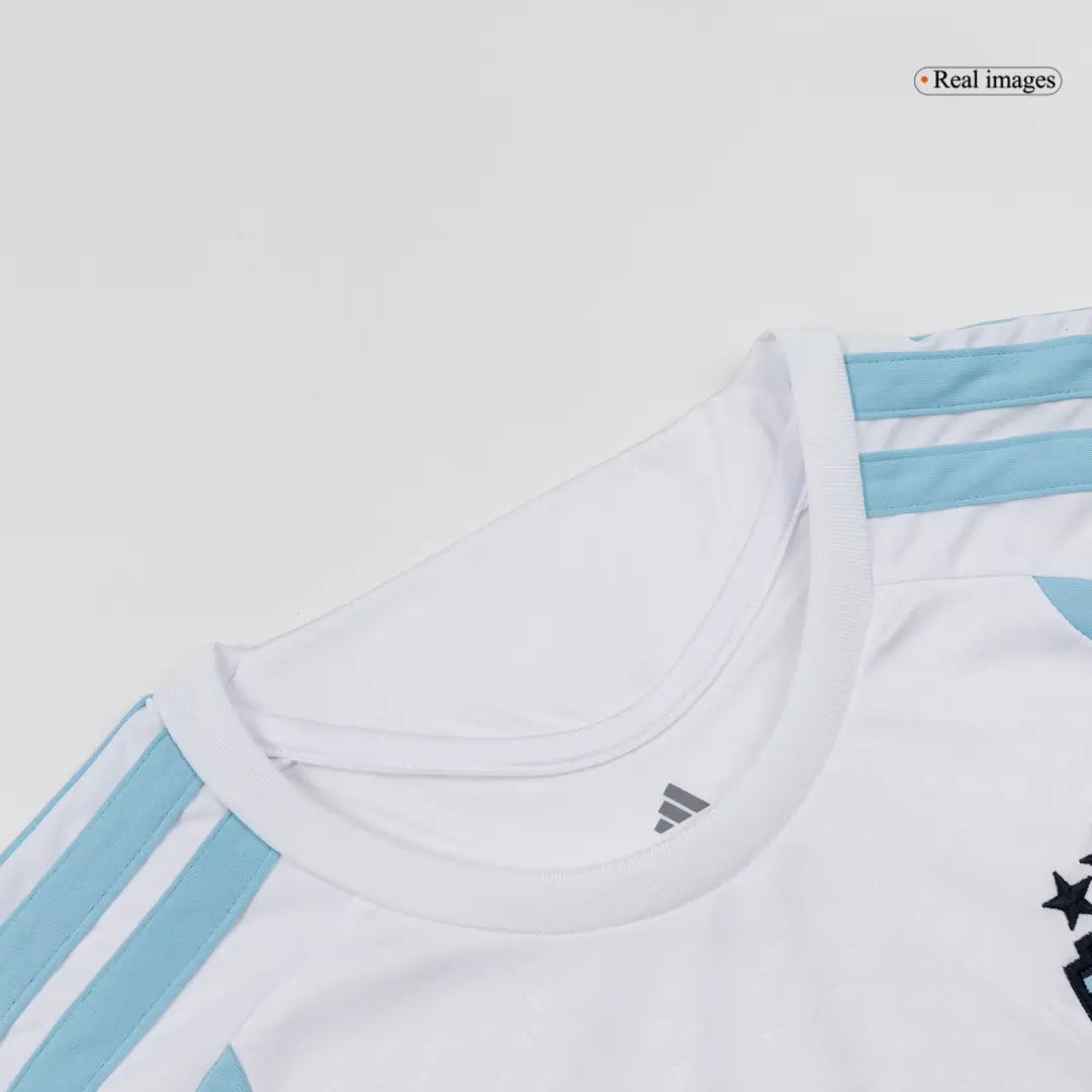 Maillot de football blanc d'avant-match de l'Argentine pour la Coupe du Monde 2026