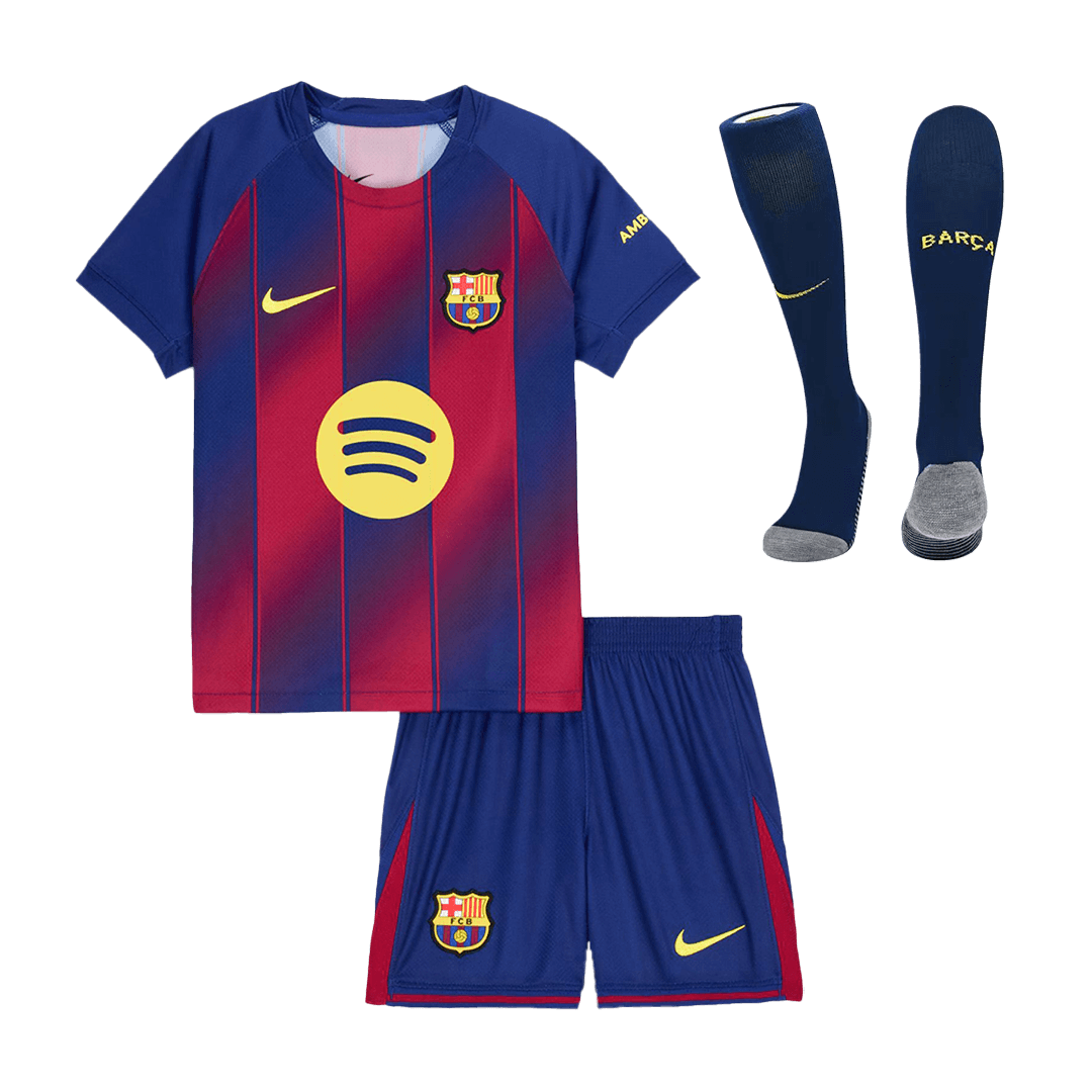Equipación completa del FC Barcelona para niños, temporada 2025/26: camiseta, pantalón corto y calcetines.