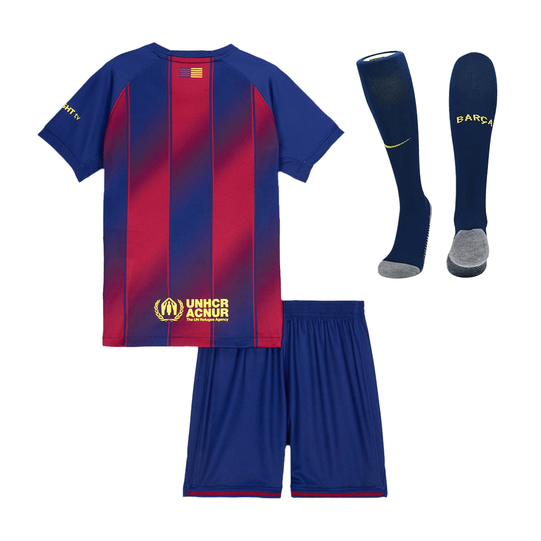 Equipación completa del FC Barcelona para niños, temporada 2025/26: camiseta, pantalón corto y calcetines.