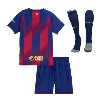 Equipación completa del FC Barcelona para niños, temporada 2025/26: camiseta, pantalón corto y calcetines.