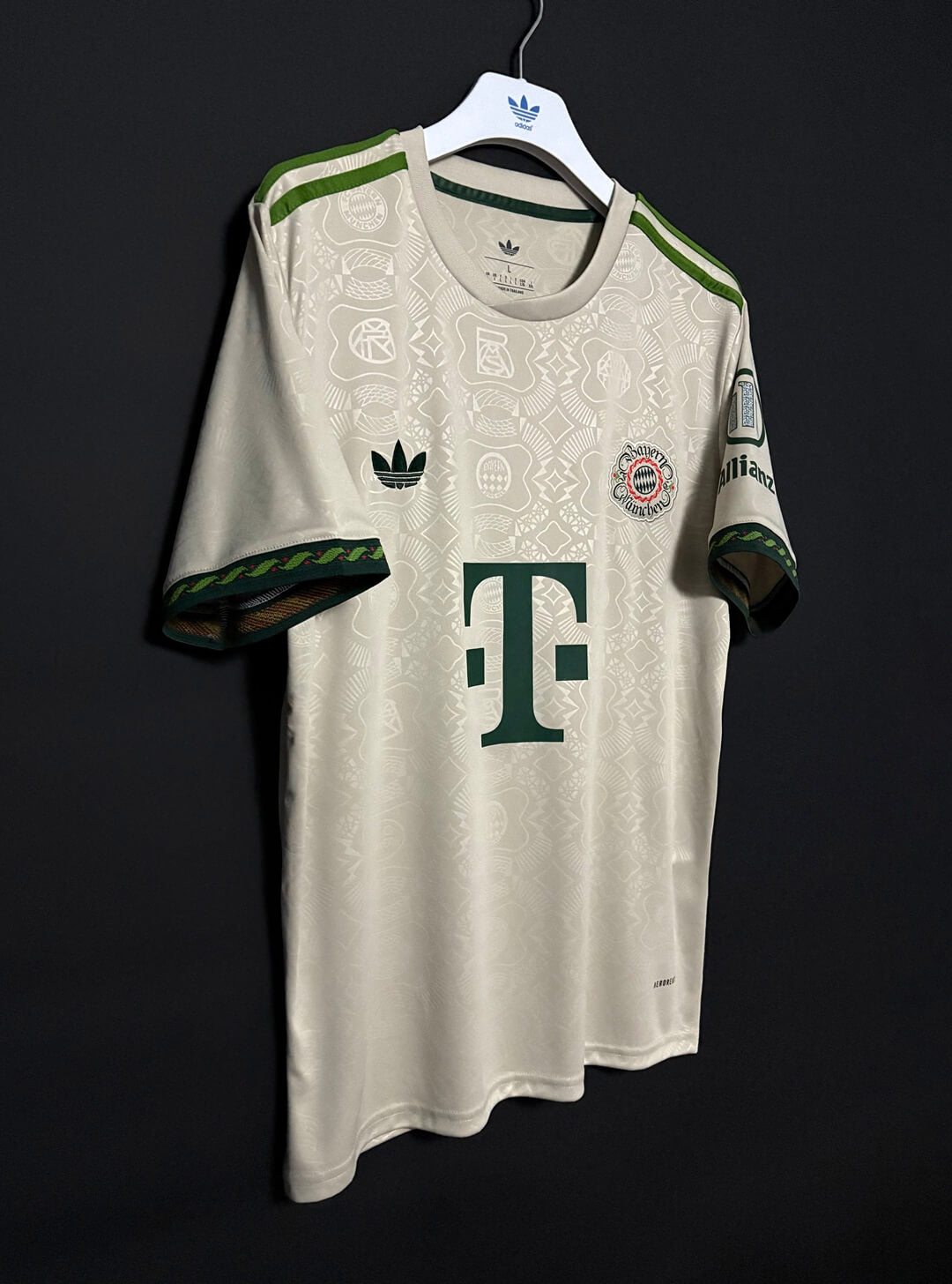 Bayern Munich Oktoberfest Jersey 2025/26