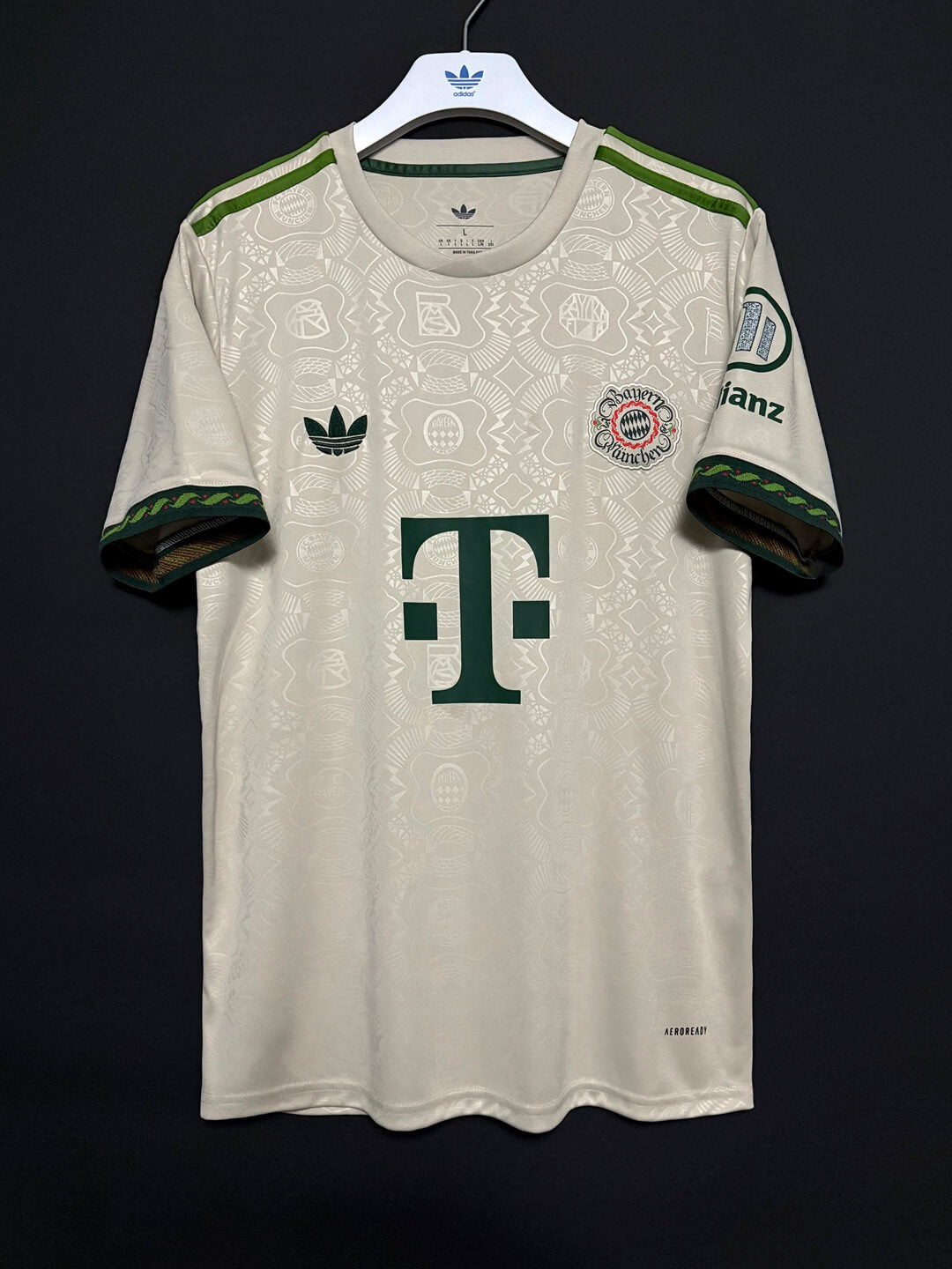 Bayern Munich Oktoberfest Jersey 2025/26