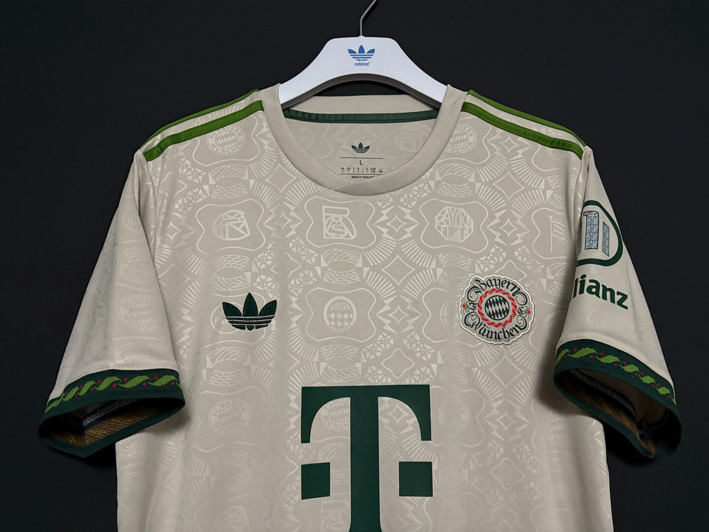Bayern Munich Oktoberfest Jersey 2025/26