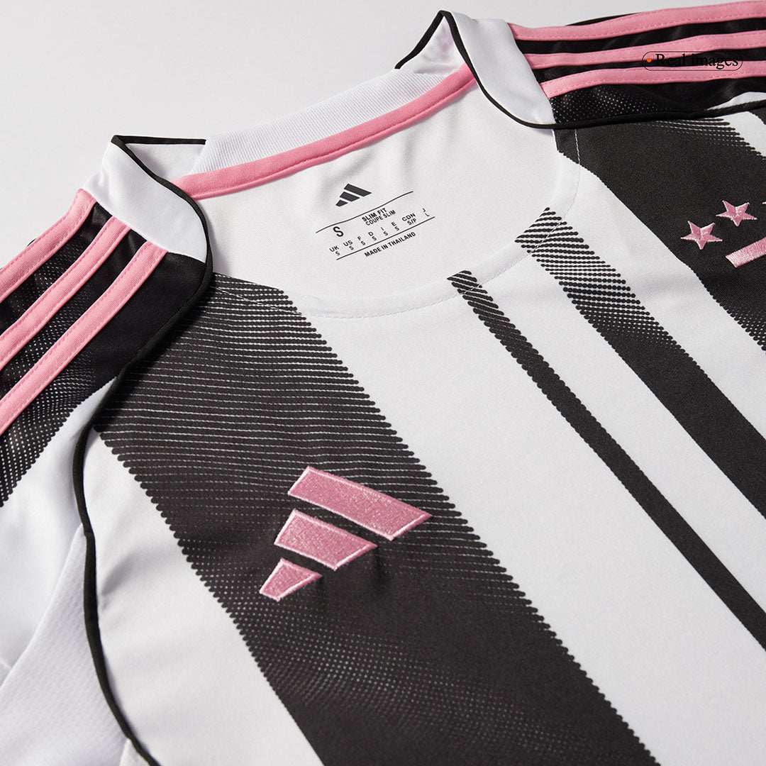 Camiseta de la Juventus para la temporada 2025/26, local, blanca y negra.