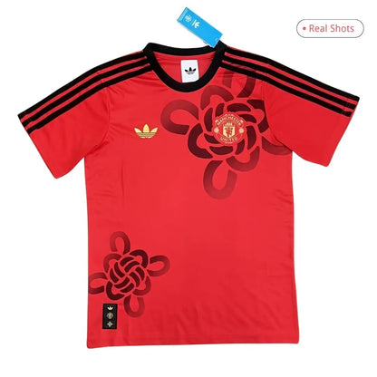 Camiseta con nudo chino de la suerte del Manchester United 2025/26