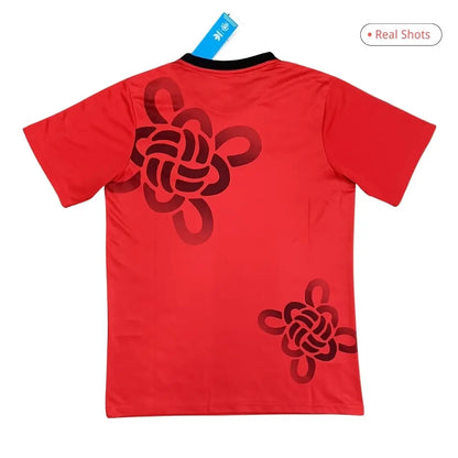 Camiseta con nudo chino de la suerte del Manchester United 2025/26