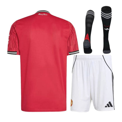 Equipación completa del Manchester United para la temporada 2025/26 (local) - Camiseta + Pantalón corto + Medias