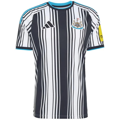 Camiseta de fútbol del Newcastle United, versión jugador, local, temporada 2025/26, blanca y negra.