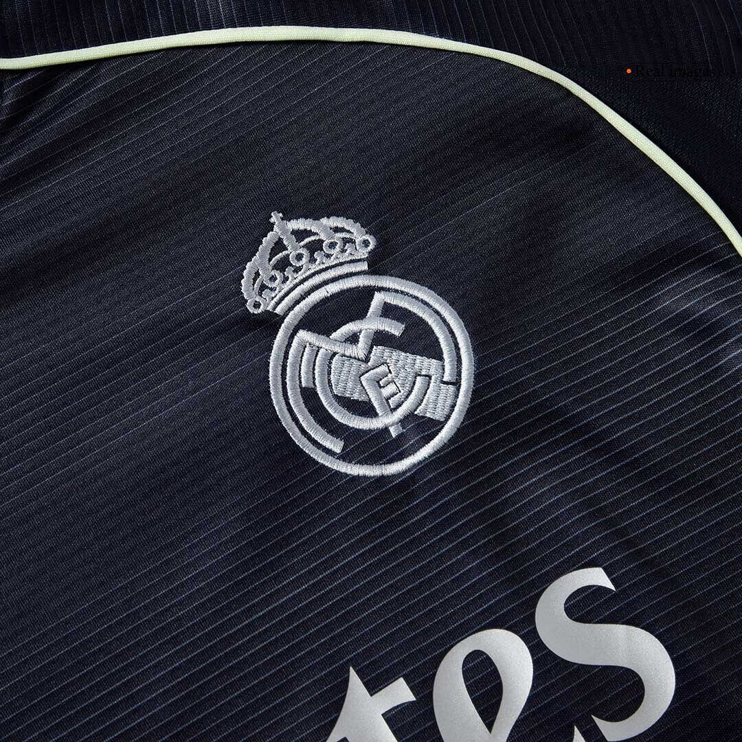 Camiseta de visitante del Real Madrid 2025/26 azul marino