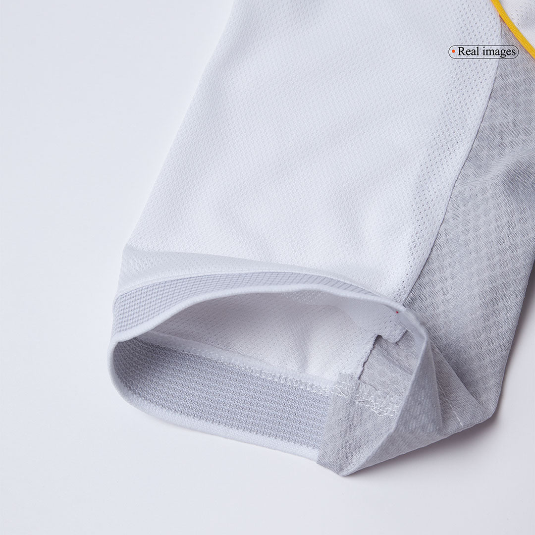 Camiseta de fútbol del Real Madrid, versión jugador local, número 5, temporada 2025/26, blanca, de Bellingham.