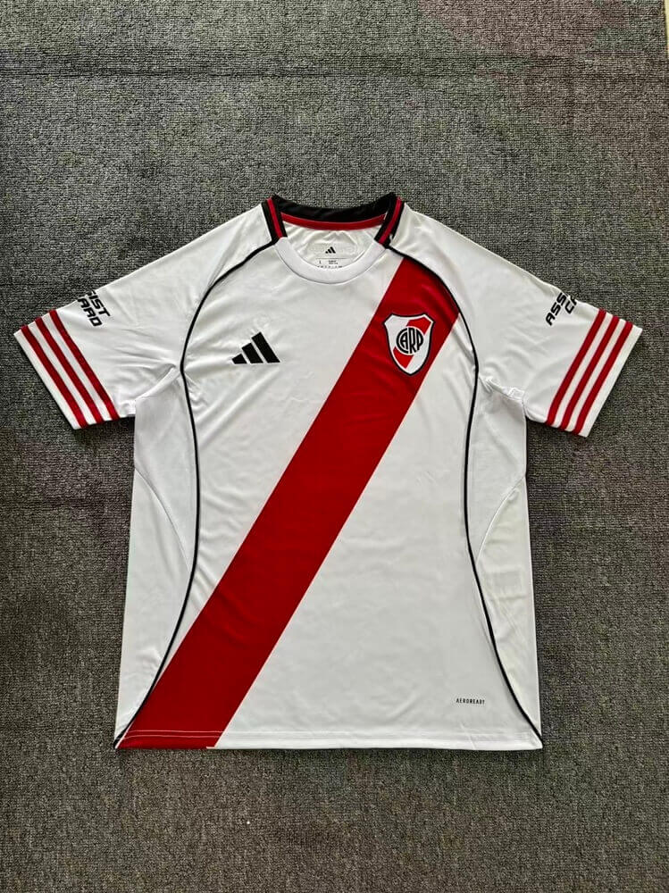 Camiseta de local del River Plate para la temporada 2025/26