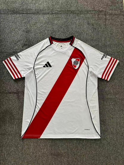 Camiseta de local del River Plate para la temporada 2025/26