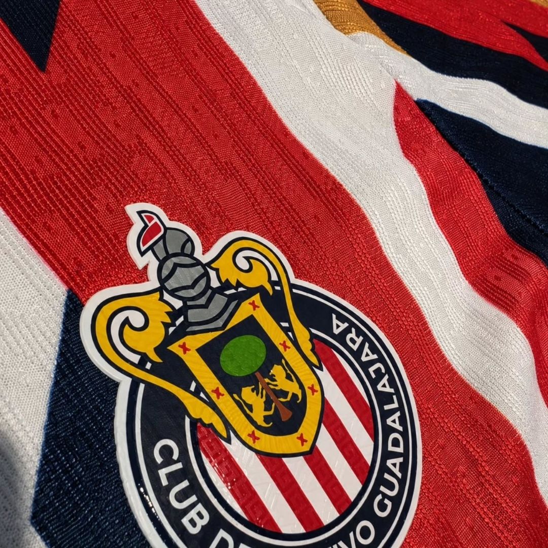 Εντός έδρας φανέλα ποδοσφαίρου Chivas 2026/27
