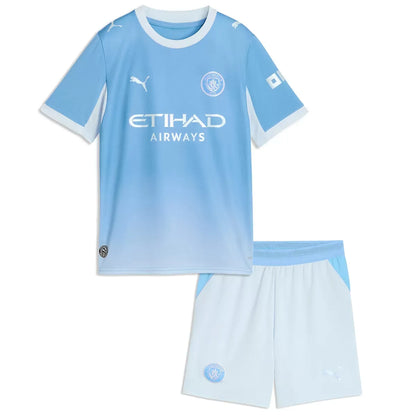 Conjunto de camiseta y pantalón corto de fútbol para niño del Manchester City, temporada 2025/26, color azul.