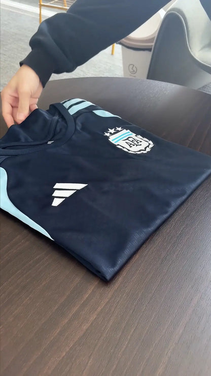 Maillot de football d'avant-match de l'Argentine pour la Coupe du Monde 2026, bleu marine