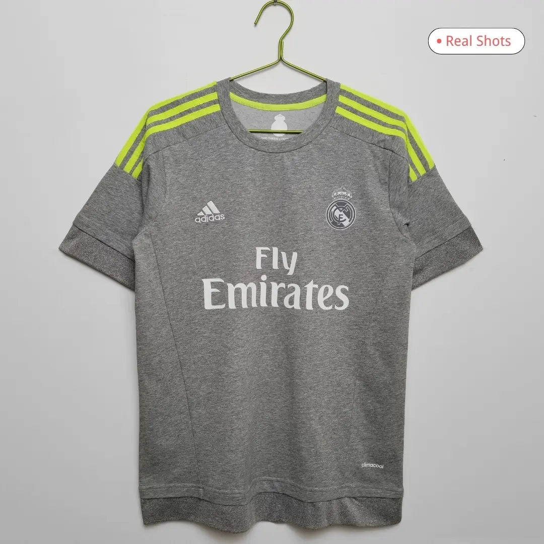 Maillot de football rétro extérieur du Real Madrid 2015/16